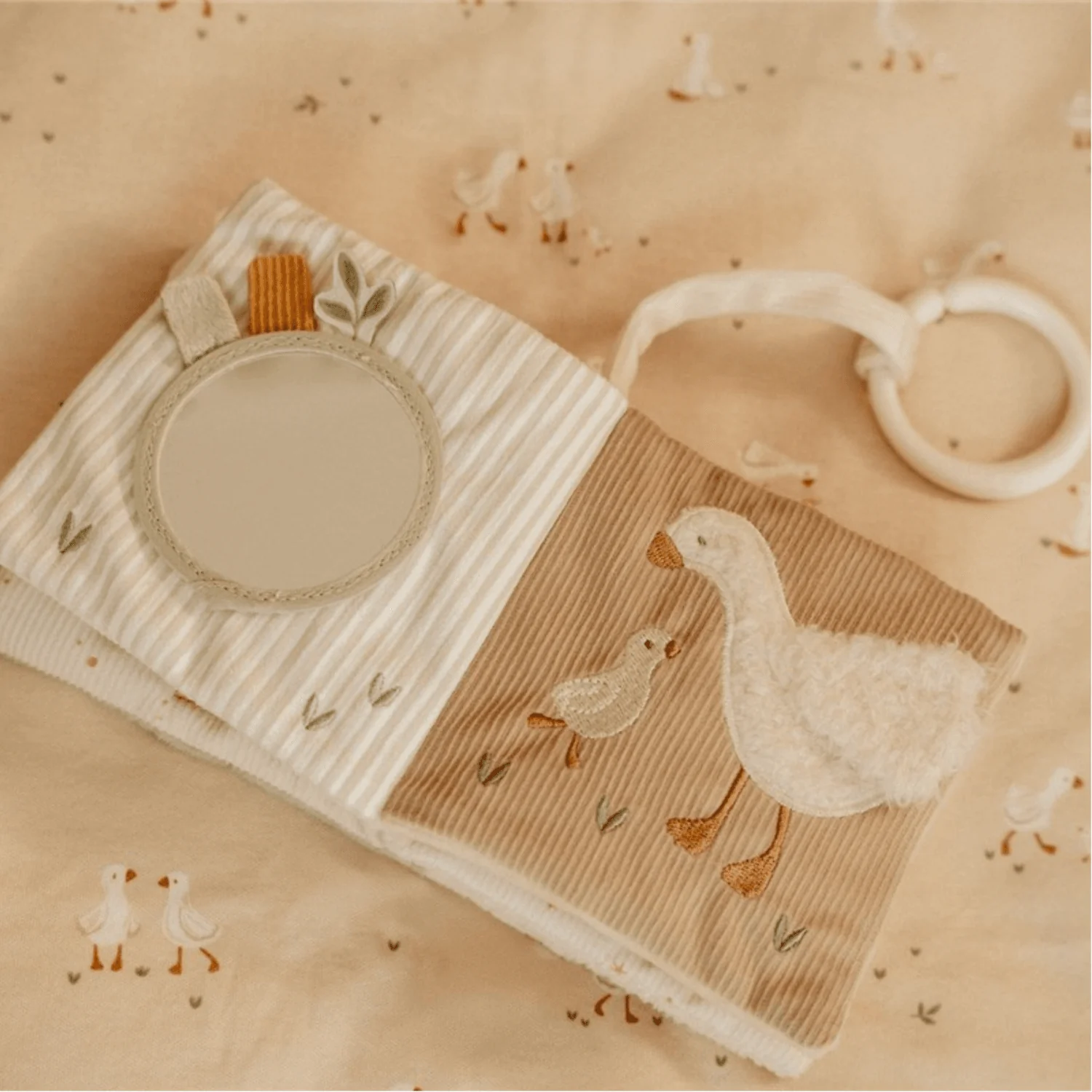 LIBRITO BLANDO ACTIVIDADES ANILLA NEWBOR NATURALS - Imagen 3